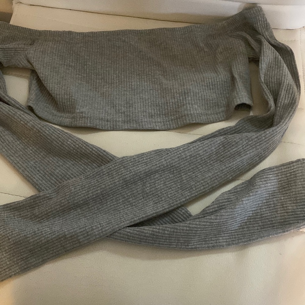 Grey long sleeve crop top